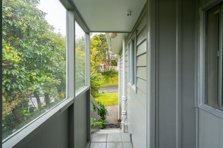 Photo of property in 32 Thurleigh Grove, Karori, Wellington, 6012