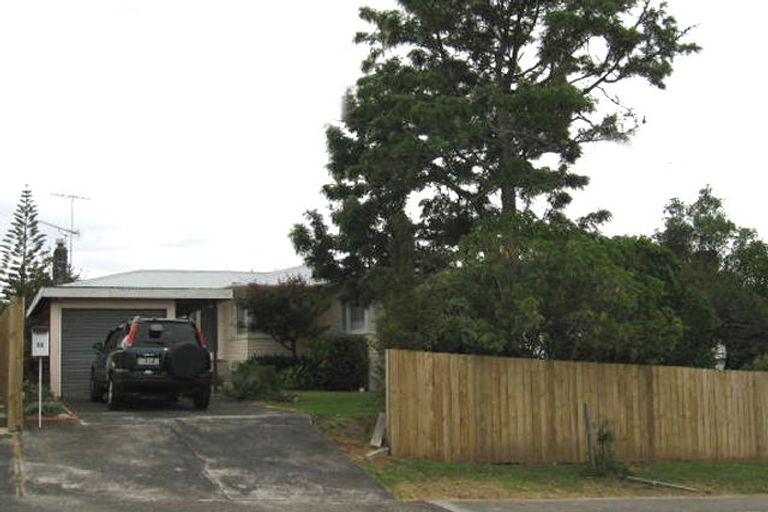 Photo of property in 18 Eskdale Road, Birkdale, Auckland, 0626
