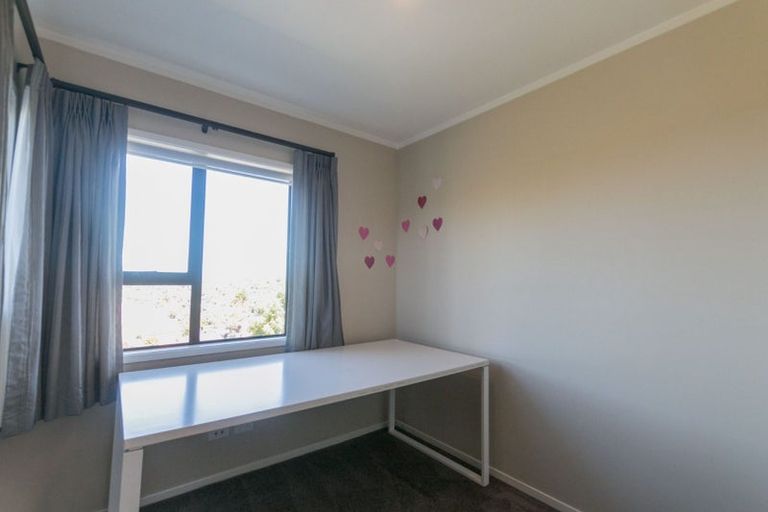 Photo of property in 3 Cairnbrae Court, Northcross, Auckland, 0632