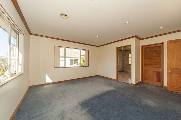 Photo of property in 15 Amesbury Drive, Churton Park, Wellington, 6037