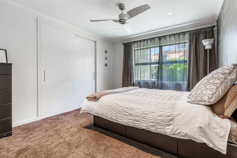 Photo of property in 3 Mansion Court, West Harbour, Auckland, 0618