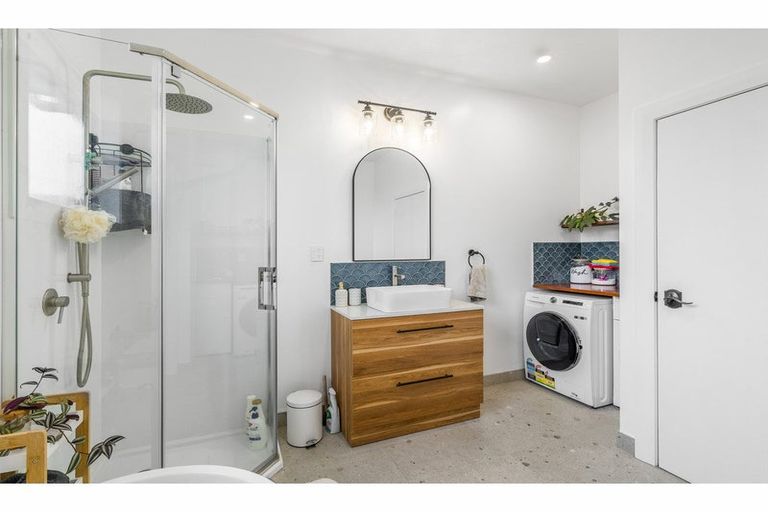 Photo of property in 28 Ocean Beach Road, Bluff, 9814