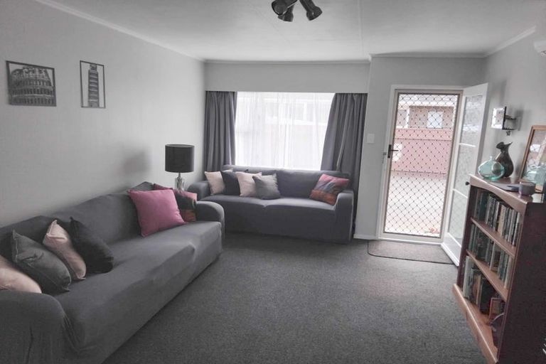 Photo of property in 70a Featherston Street, Takaro, Palmerston North, 4412