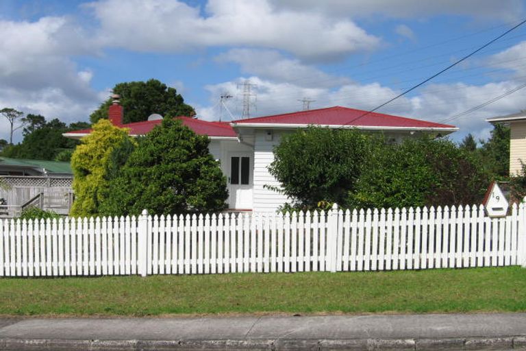 Photo of property in 19 Royal View Road, Te Atatu South, Auckland, 0610