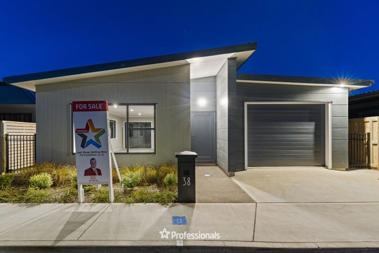 Photo of property in 16 Harry Martin Lane, Wainuiomata, Lower Hutt, 5014