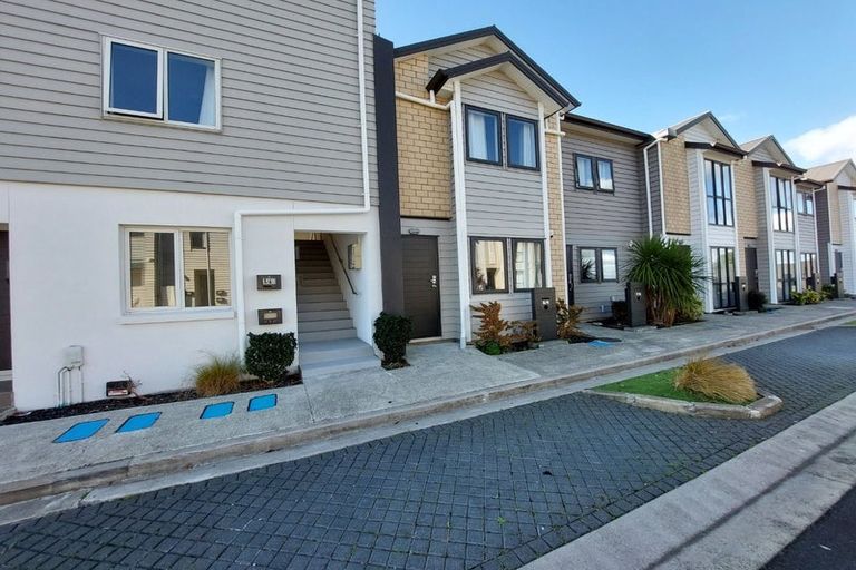 Photo of property in 3/4 Wallson Crescent, Wiri, Auckland, 2104