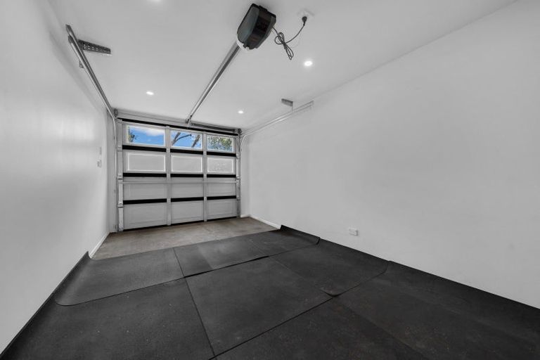 Photo of property in 4/38 Old Lake Road, Narrow Neck, Auckland, 0624