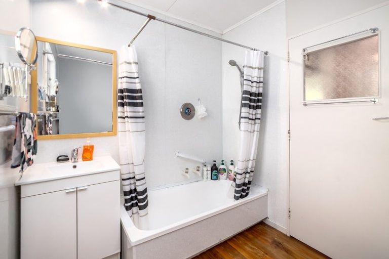 Photo of property in 2 Wood Street, Greytown, 5712