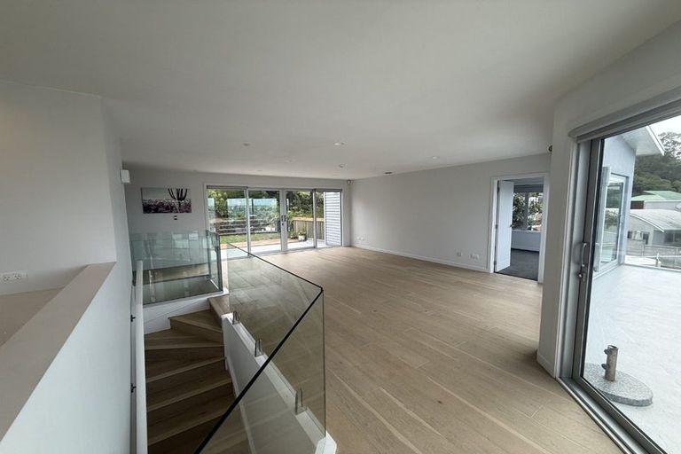 Photo of property in 18 Zita Avenue, Matakatia, Whangaparaoa, 0930