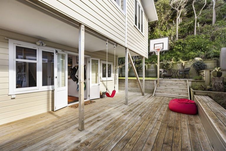 Photo of property in 82 Owhiro Bay Parade, Owhiro Bay, Wellington, 6023