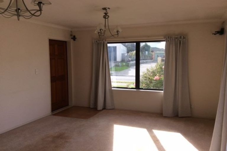 Photo of property in 3b Charlenne Close, Ranui, Auckland, 0612