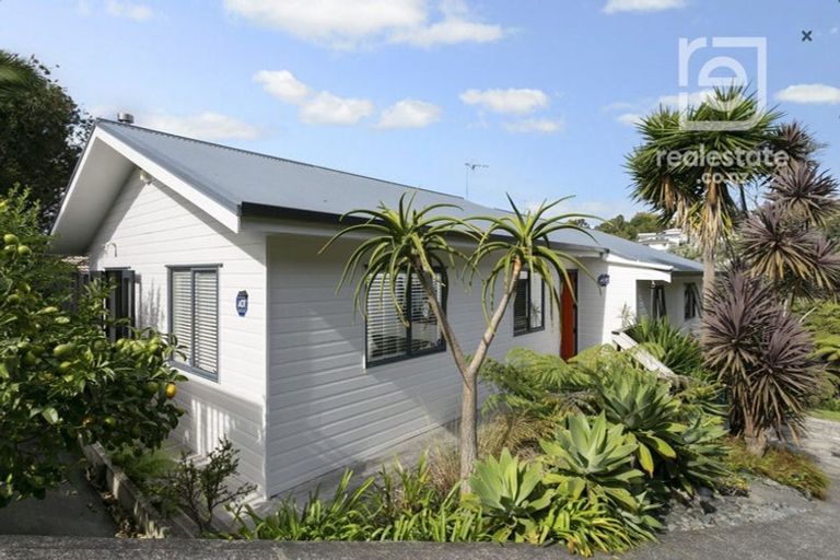Photo of property in 17 Longview Rise, Massey, Auckland, 0614