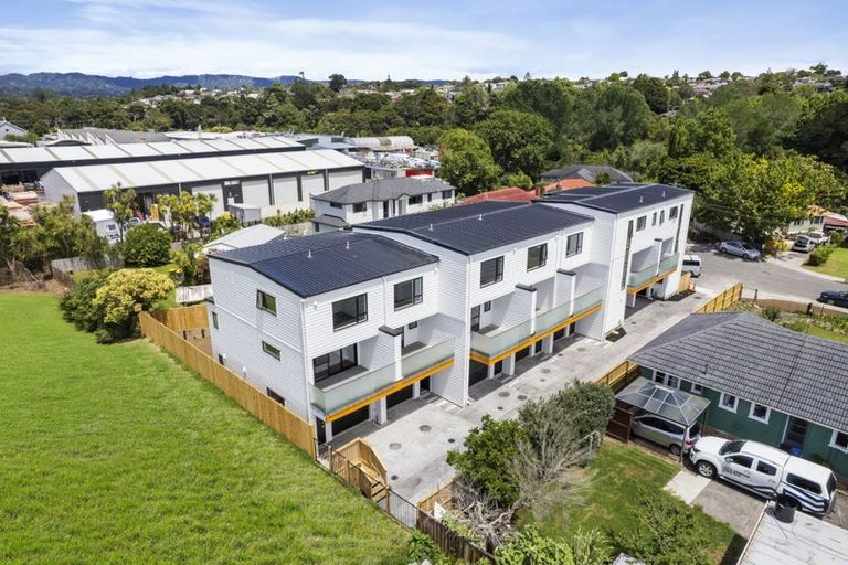 Photo of property in 3/68 Smythe Road, Henderson, Auckland, 0612