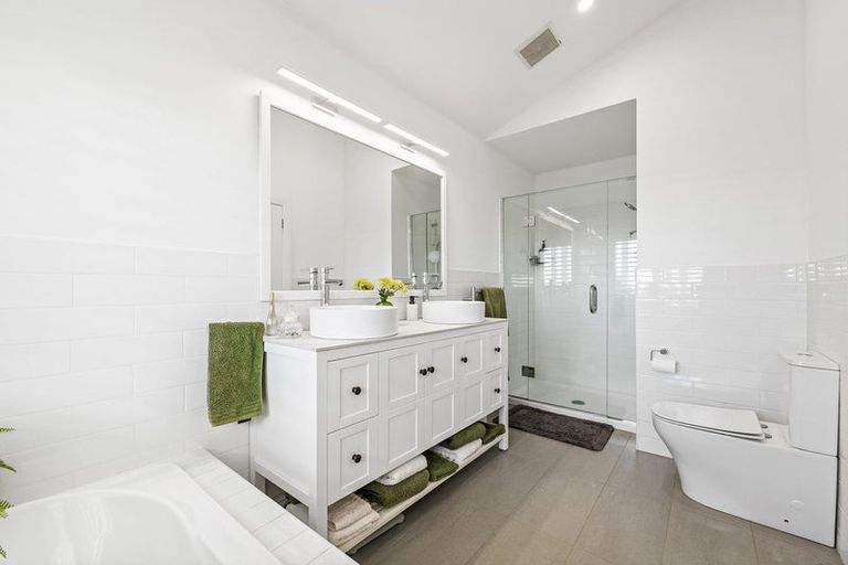 Photo of property in 15 Landmark Terrace, Orewa, 0931
