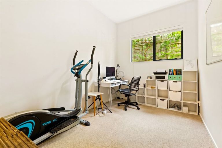 Photo of property in 48 Renata Crescent, Te Atatu Peninsula, Auckland, 0610