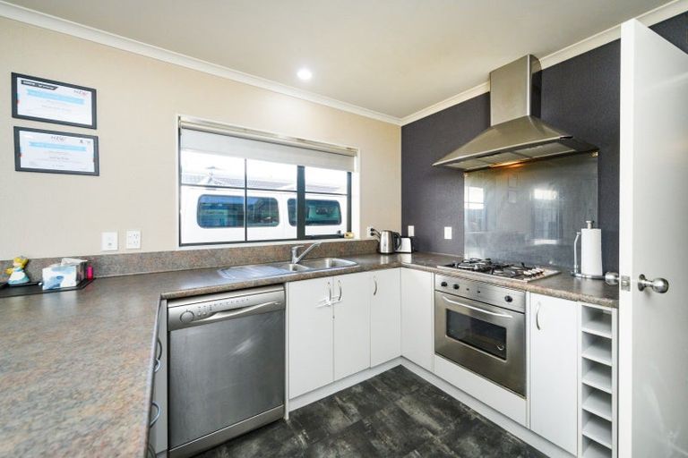 Photo of property in 34 Geneva Terrace, Kelvin Grove, Palmerston North, 4414