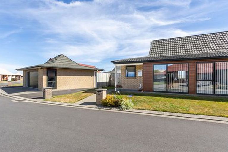 Photo of property in Rangeview Villas, 10/9 Fuller Close, Levin, 5510