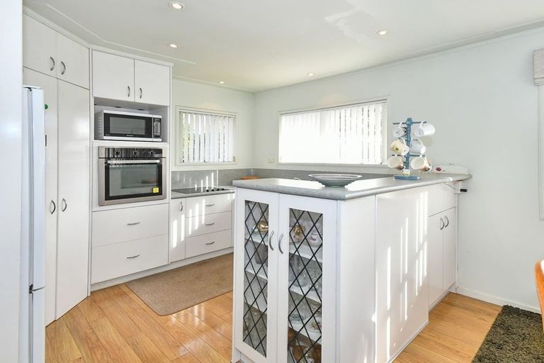 Photo of property in 12 Gibbons Road, Weymouth, Auckland, 2103