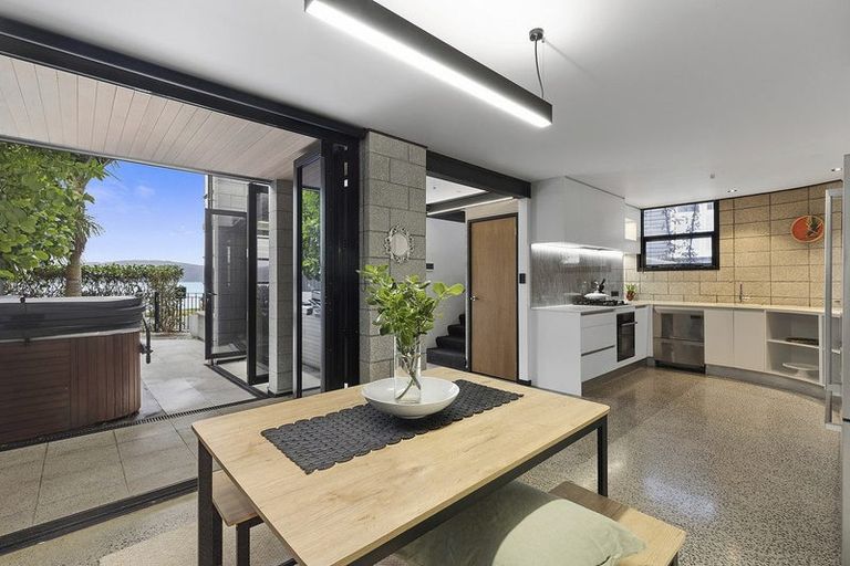 Photo of property in 377a Karaka Bay Road, Karaka Bays, Wellington, 6022