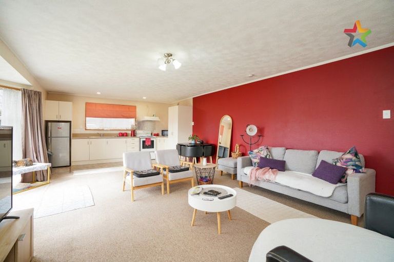 Photo of property in 6 Manse Street, Edendale, 9825