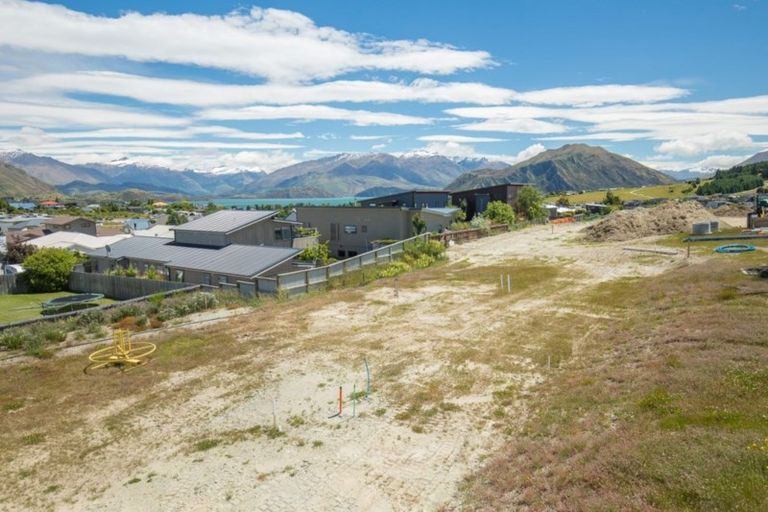 Photo of property in 10 Mcleod Avenue, Wanaka, 9305
