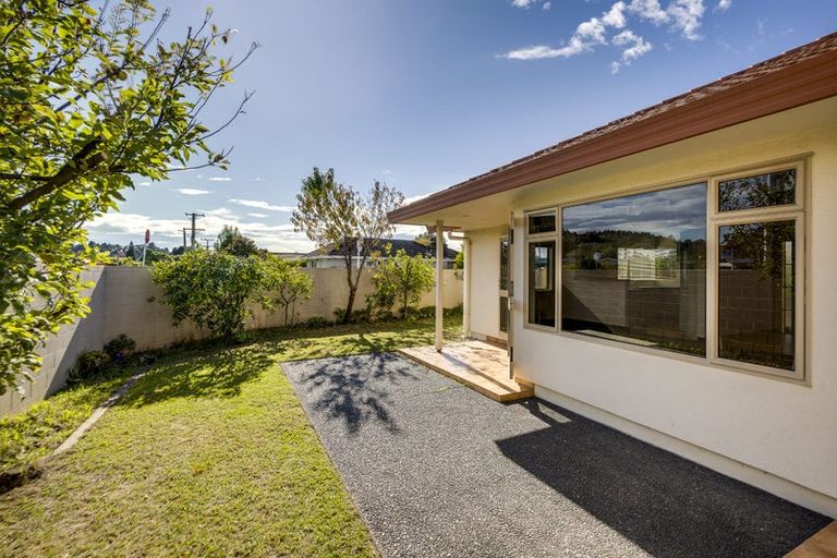 Photo of property in 54 Neeve Road, Taradale, Napier, 4112