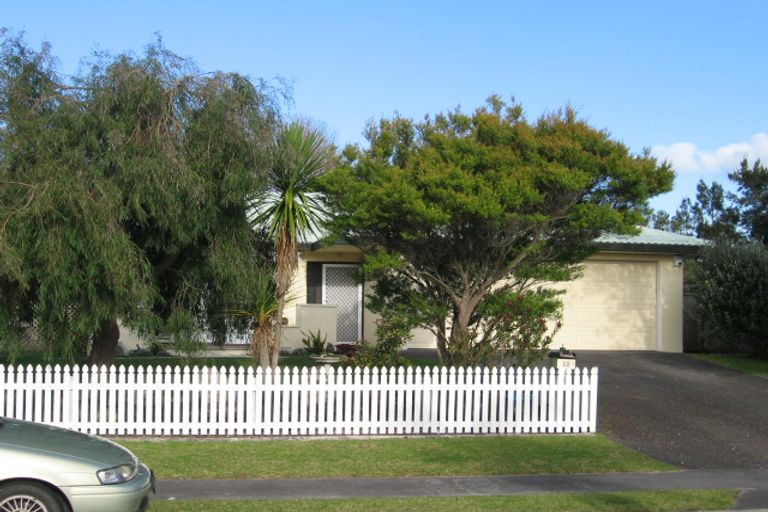 Photo of property in 12 Lakeside Drive, Orewa, 0931