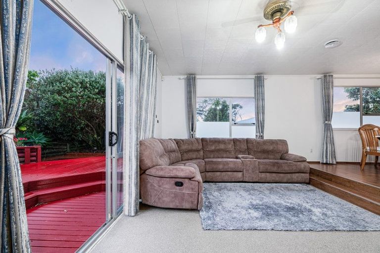 Photo of property in 72 Reynella Drive, Massey, Auckland, 0614