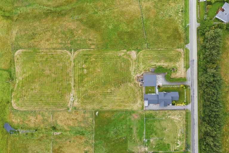 Photo of property in 15 Koputaroa Road, Levin, 5575