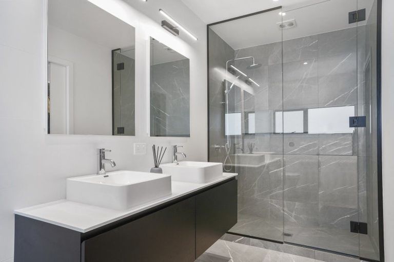 Photo of property in 9 Laguna Place, Matakatia, Whangaparaoa, 0930