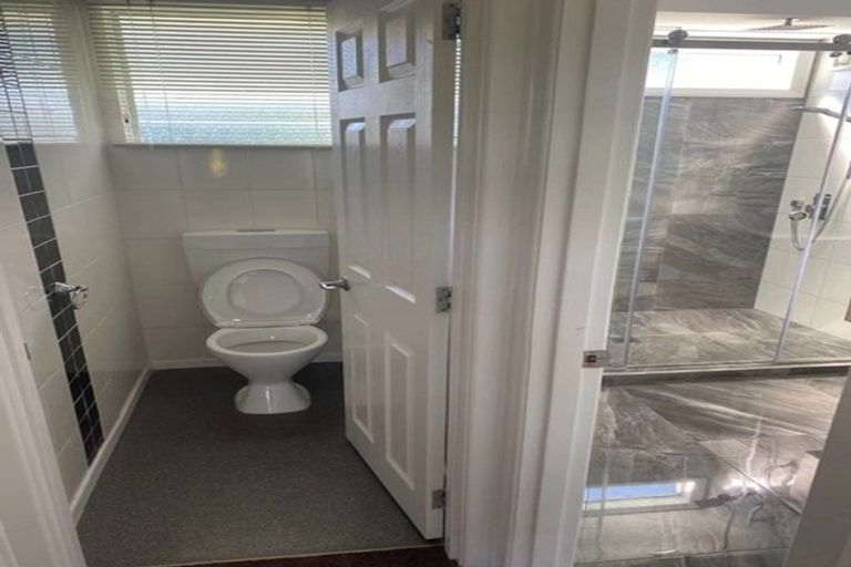 Photo of property in 27 Clinton Avenue, Te Atatu Peninsula, Auckland, 0610