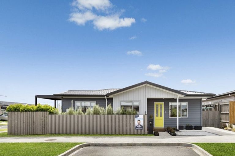 Photo of property in 30 Whareatua Avenue, Takanini, 2112