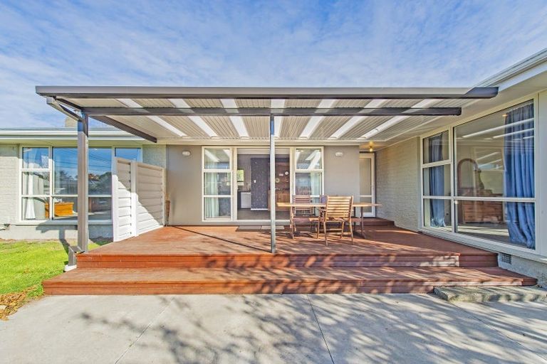 Photo of property in 15 Frensham Crescent, Woolston, Christchurch, 8062