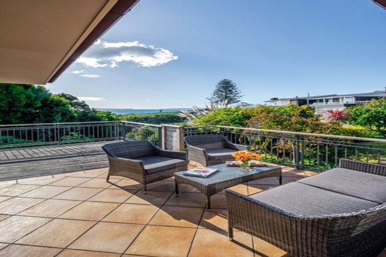 Photo of property in 8 Rangitoto View Road, Cockle Bay, Auckland, 2014