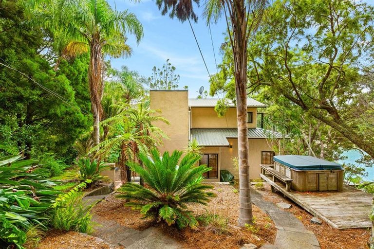 Photo of property in 44 Paturoa Road, Titirangi, Auckland, 0604