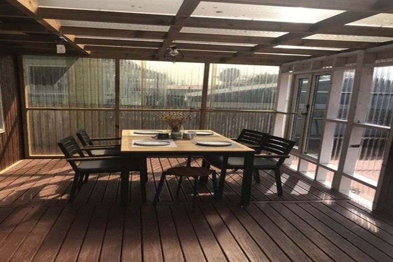Photo of property in 66a Parrs Cross Road, Henderson, Auckland, 0612