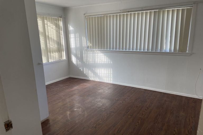 Photo of property in 31 Newington Road, Henderson, Auckland, 0612