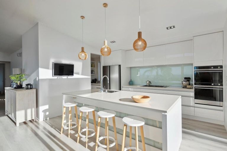 Photo of property in 12a Eastcliffe Road, Castor Bay, Auckland, 0620