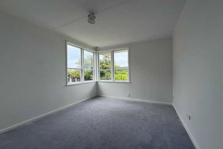 Photo of property in 12 Sullivan Avenue, Mangere Bridge, Auckland, 2022