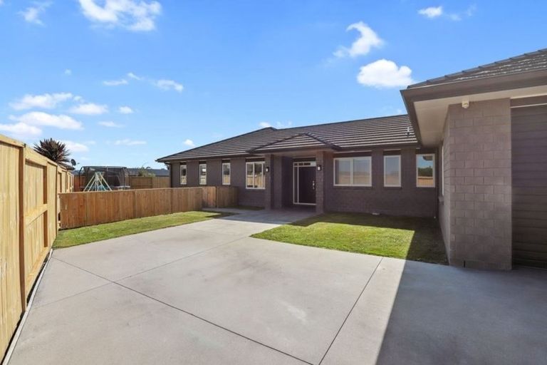 Photo of property in 92 Farringdon Avenue, Rototuna North, Hamilton, 3210