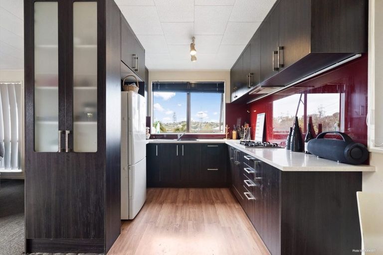 Photo of property in 35 Lilburn Crescent, Massey, Auckland, 0614