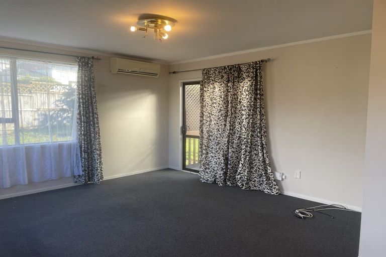 Photo of property in 10 Faram Place, Massey, Auckland, 0614