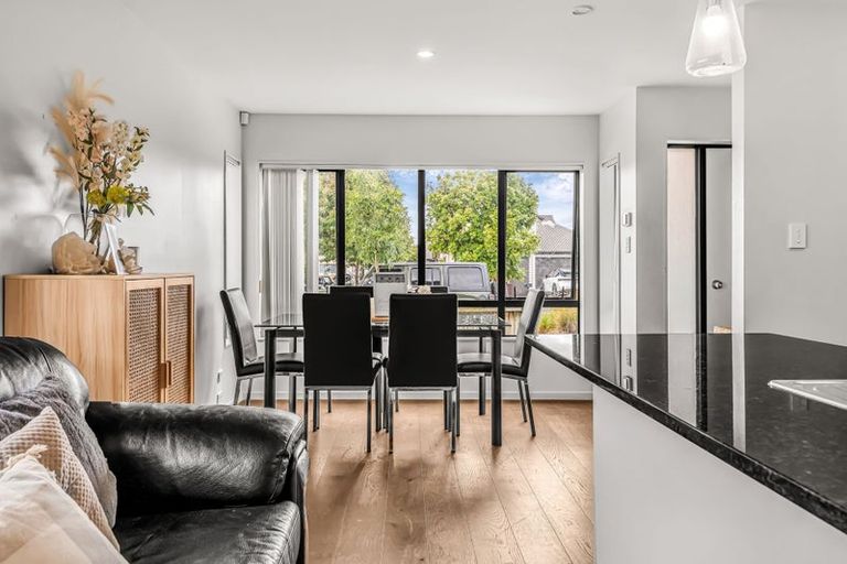 Photo of property in 17 Kotuku Crescent, Takanini, 2112