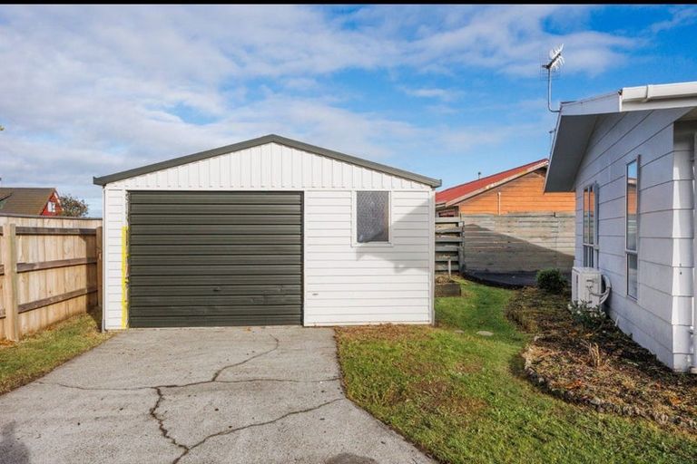 Photo of property in 41 Acacia Street, Kelvin Grove, Palmerston North, 4414