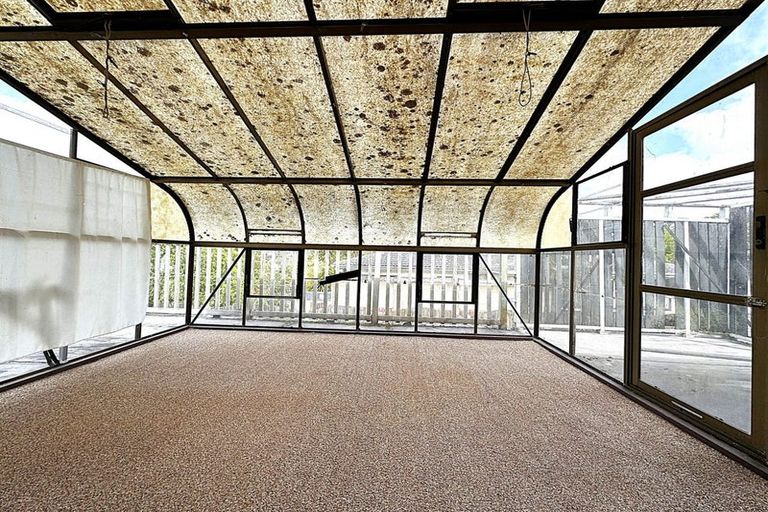 Photo of property in 3 Benita Place, Sunnyvale, Auckland, 0612
