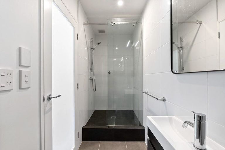 Photo of property in 9 Tiketike Way, Brooklyn, Wellington, 6021