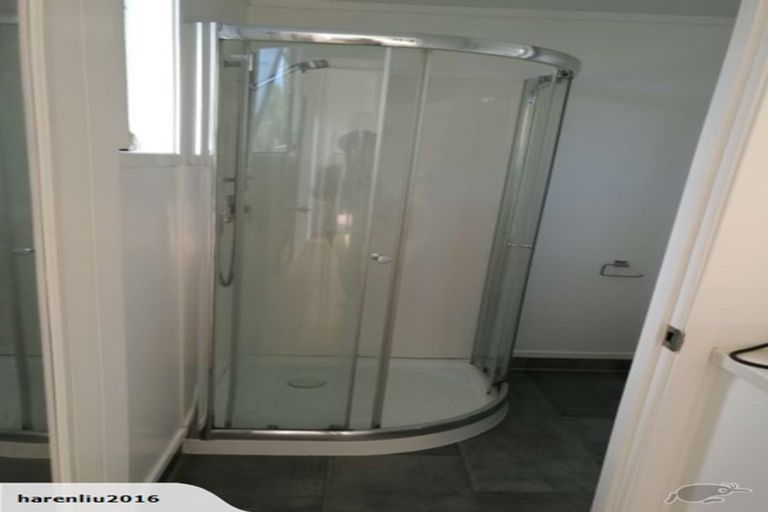 Photo of property in 2/20 Celeste Place, Totara Vale, Auckland, 0627