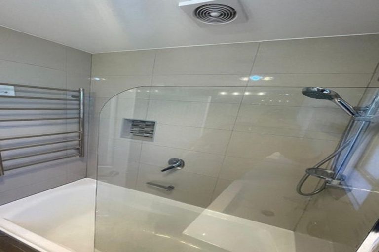 Photo of property in 8 Wyman Place, Pakuranga Heights, Auckland, 2010