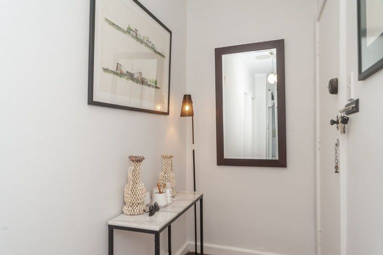 Photo of property in Hamilton Flats, 9u3 Hawker Street, Mount Victoria, Wellington, 6011