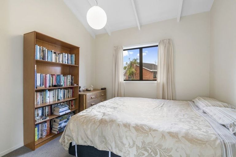 Photo of property in 13 Bellbird Place, Orewa, 0931